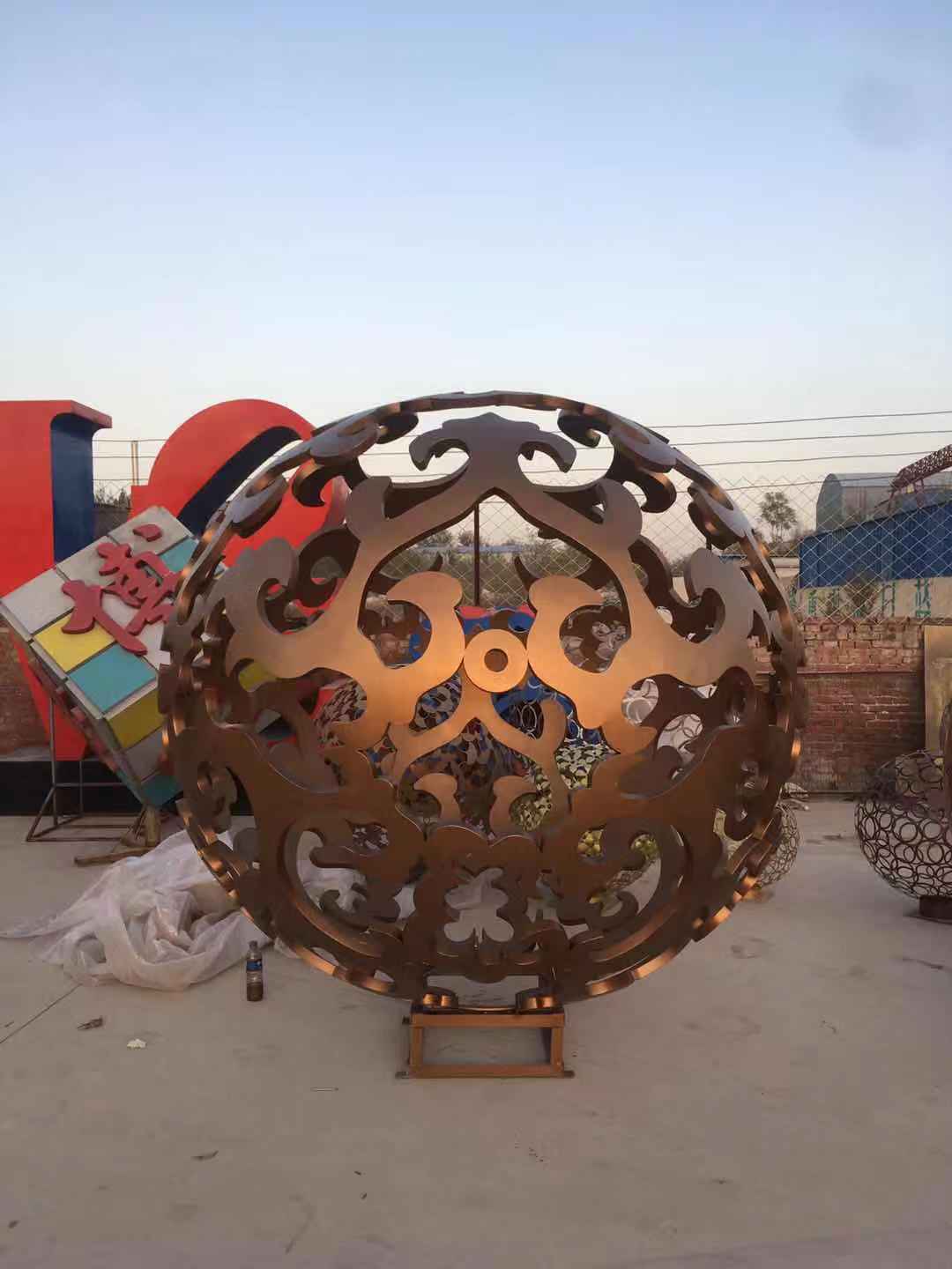 不锈钢镂空球雕塑