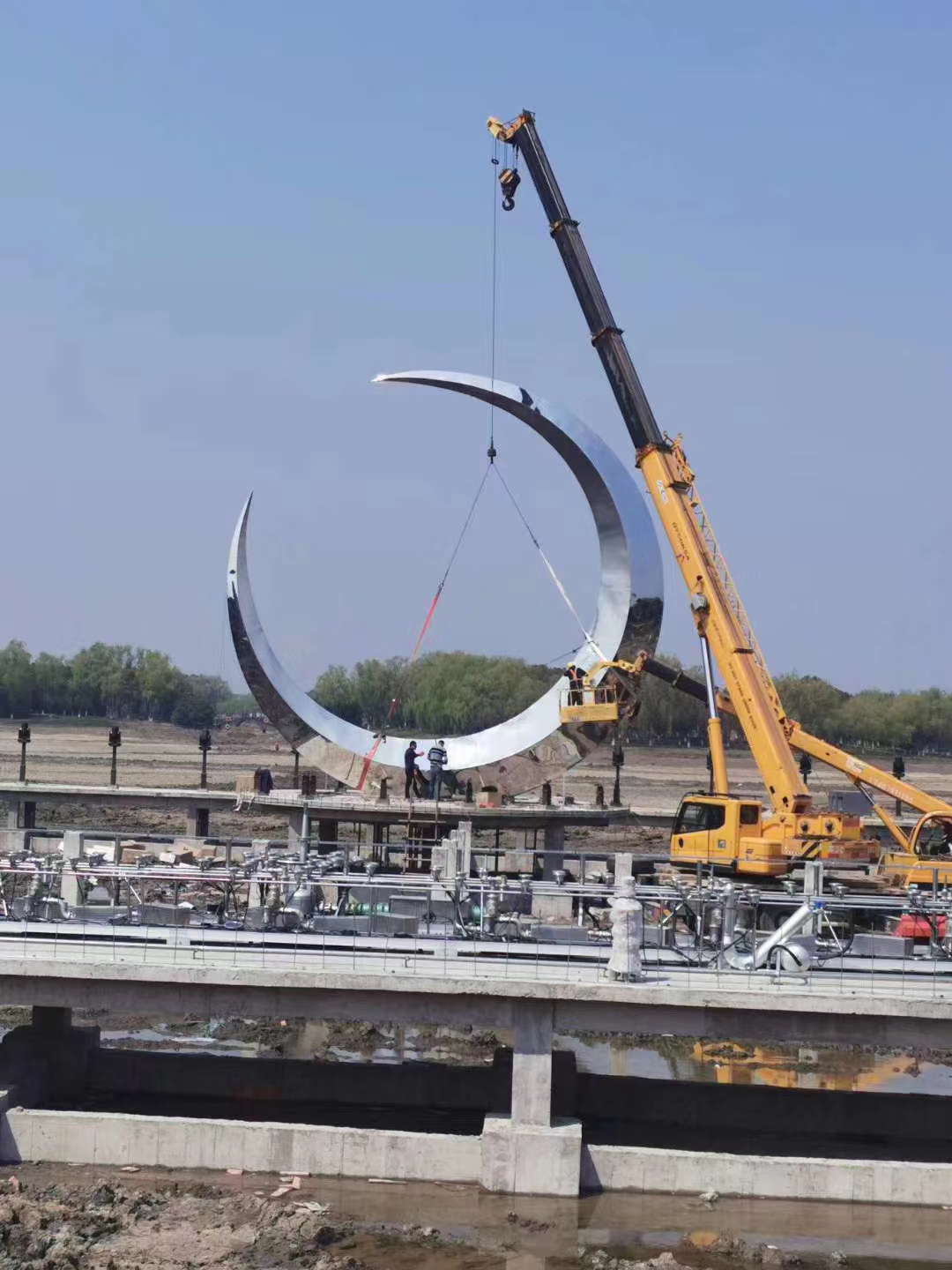 不锈钢球形环形雕塑