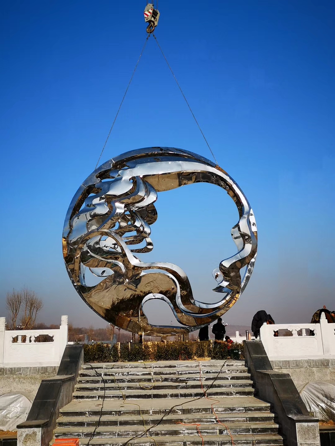 不锈钢球形环形雕塑