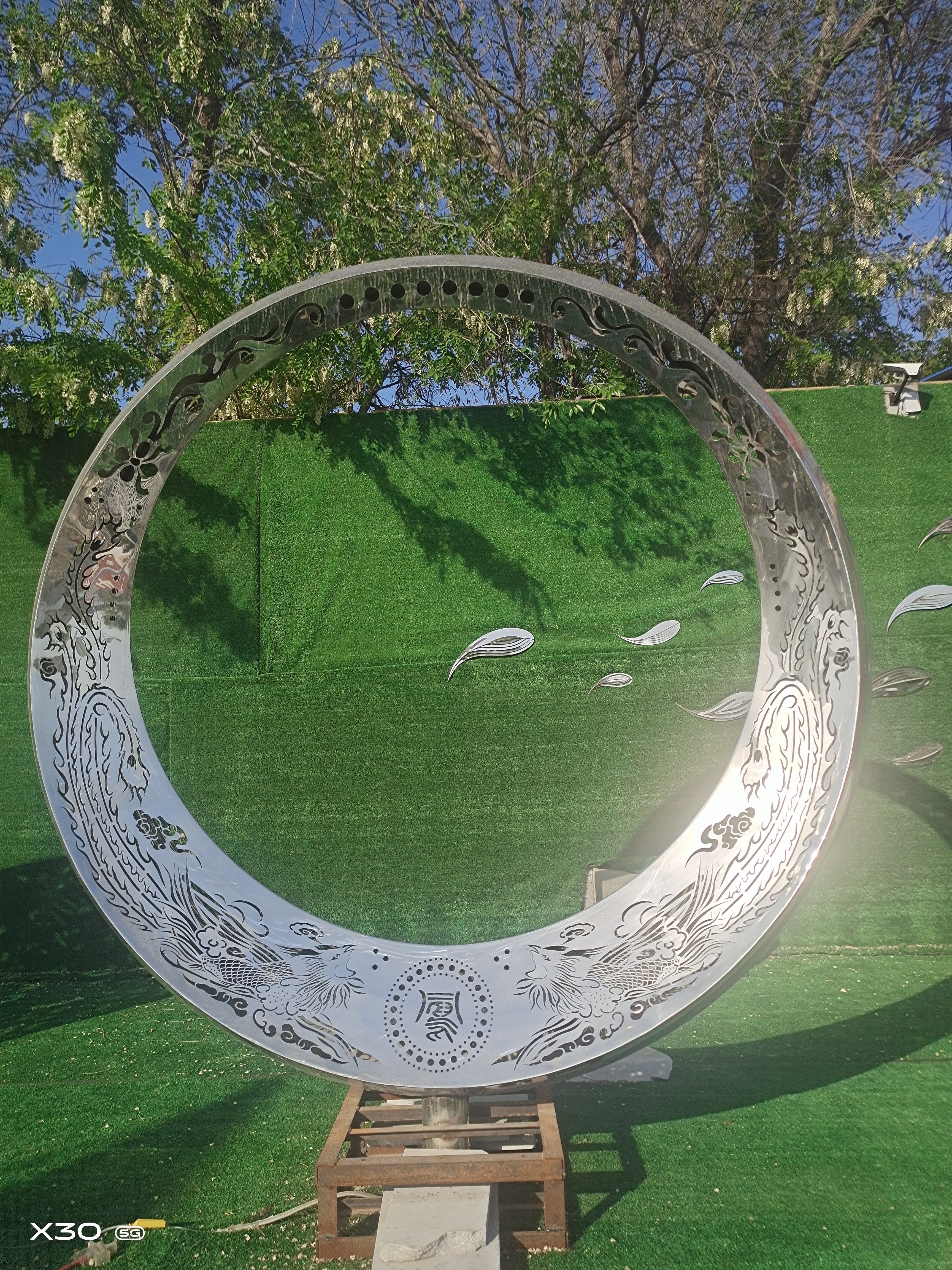 不锈钢球形环形雕塑