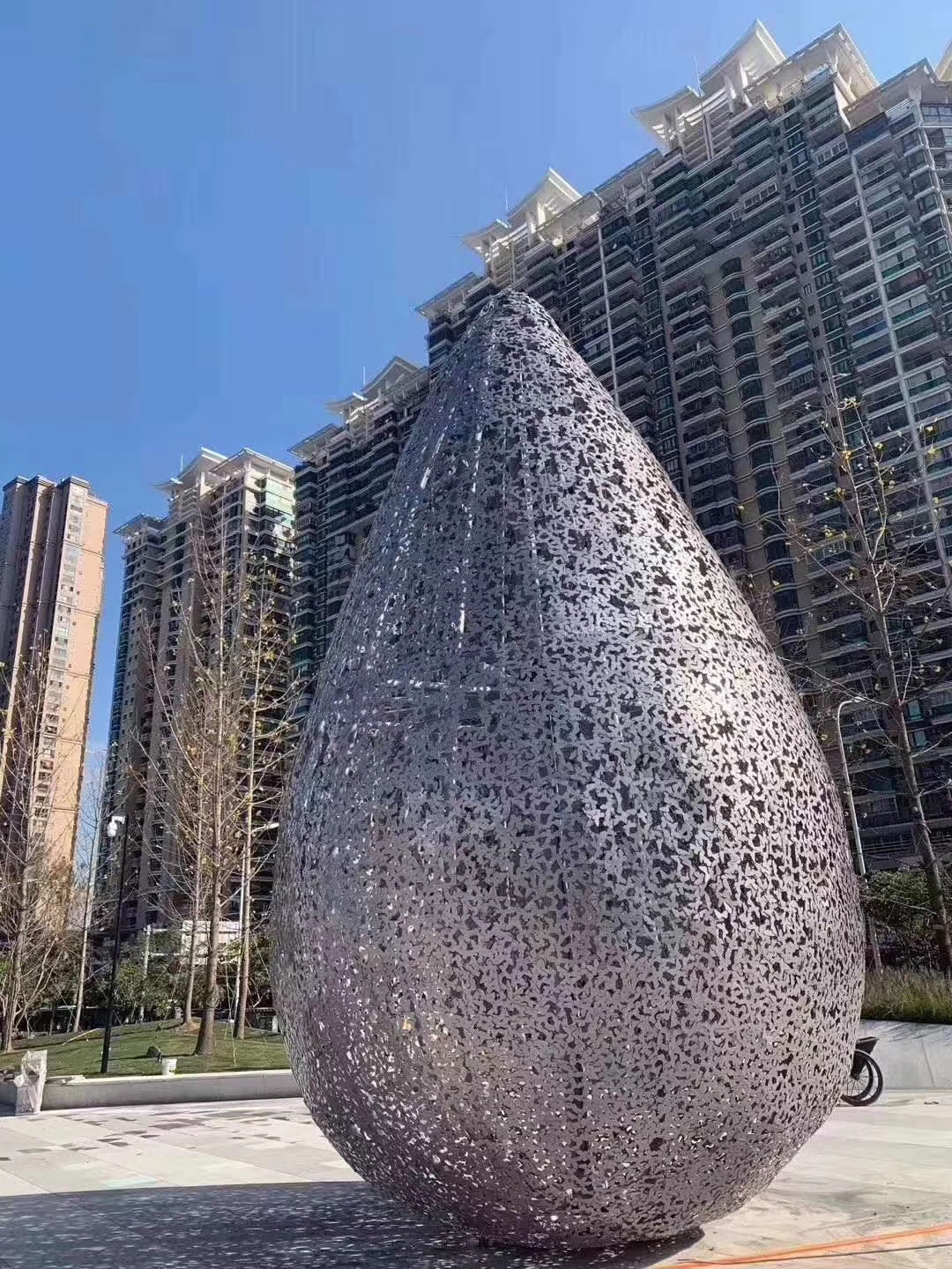 不锈钢镂空雕塑