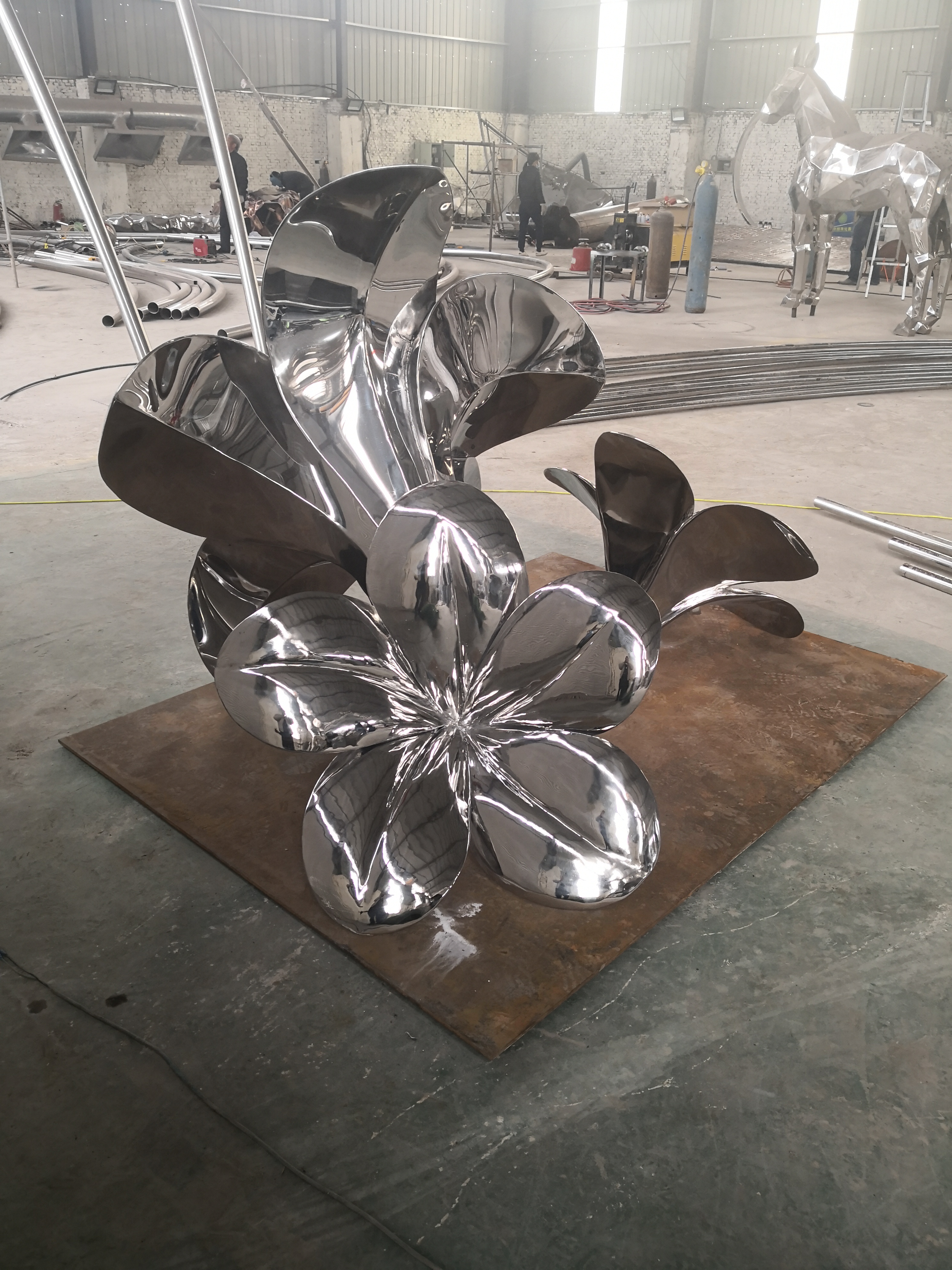 不锈钢镜面雕塑