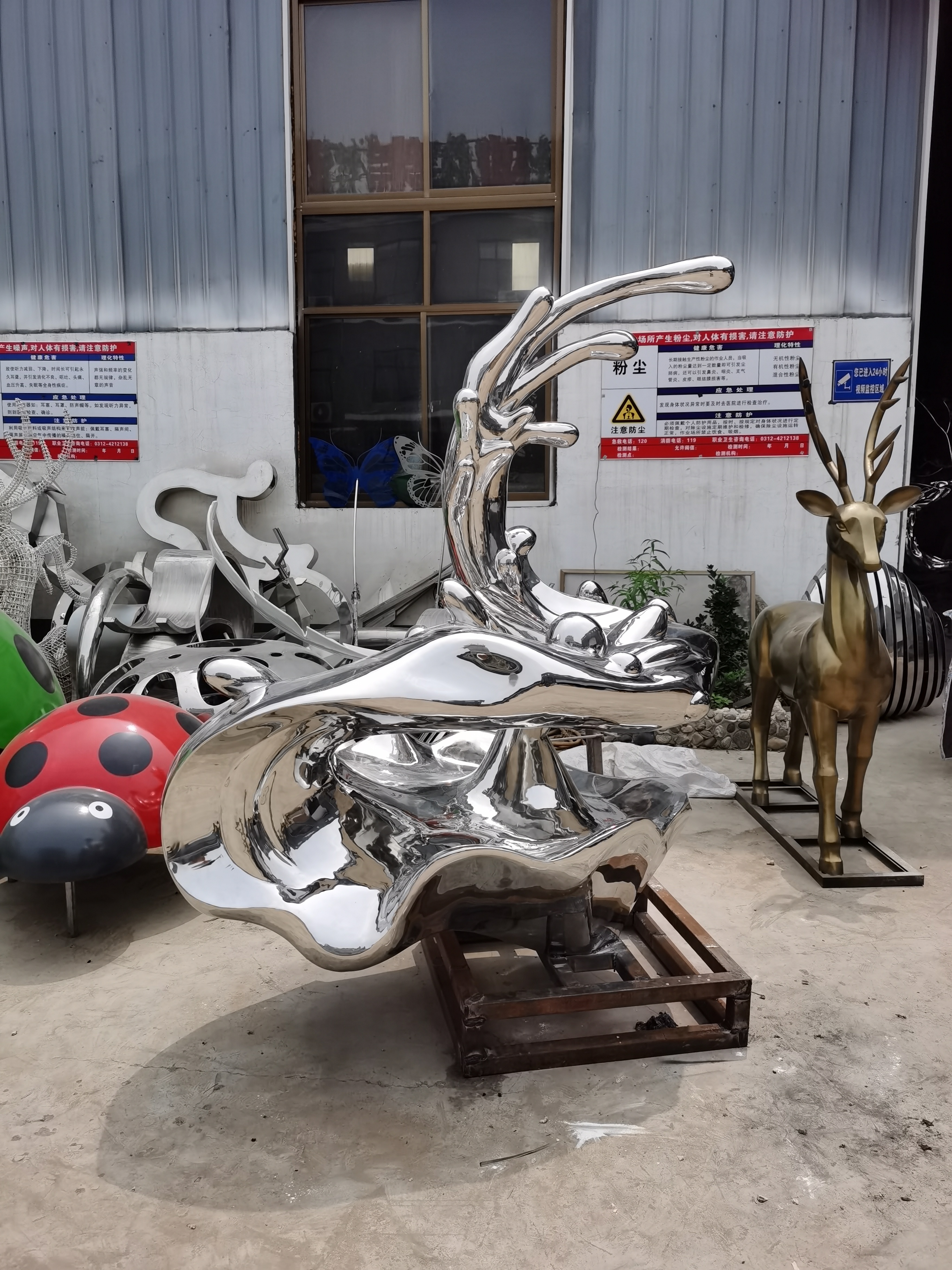 不锈钢镜面雕塑