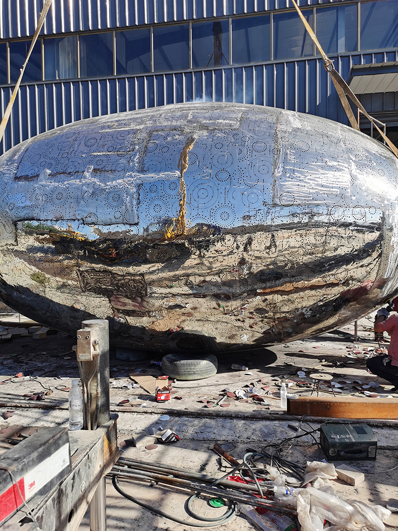 不锈钢镜面雕塑