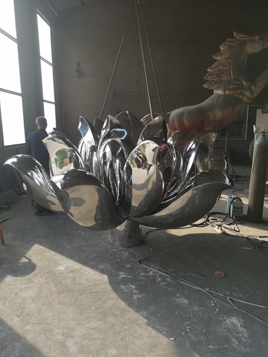 不锈钢镜面雕塑