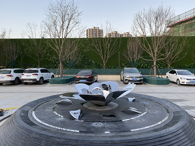 不锈钢地产雕塑