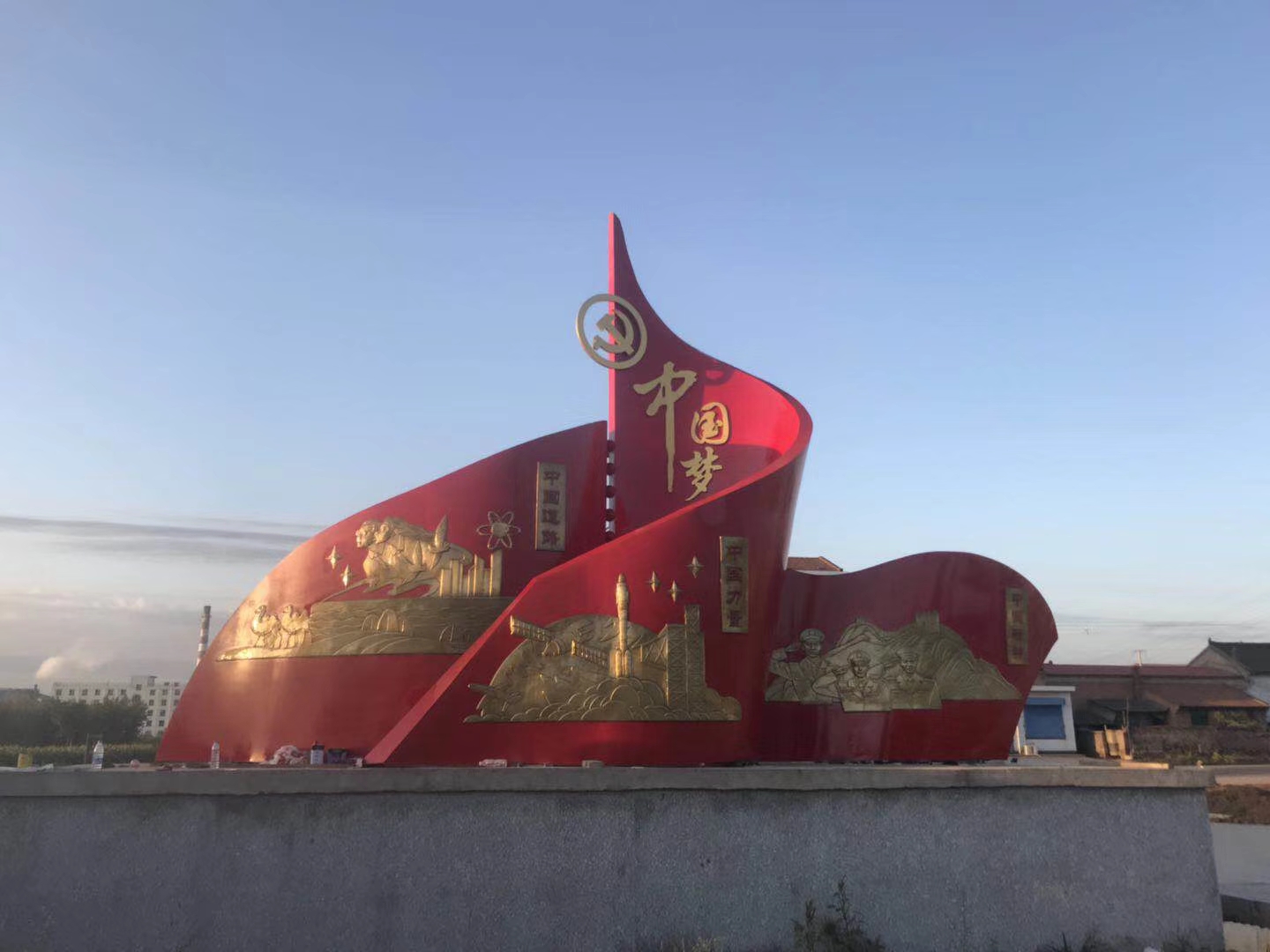 不锈钢地产雕塑