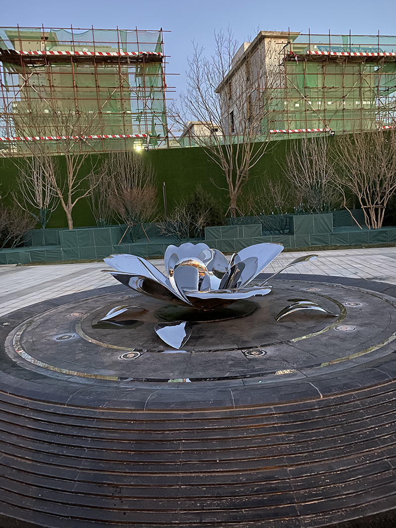 不锈钢地产雕塑