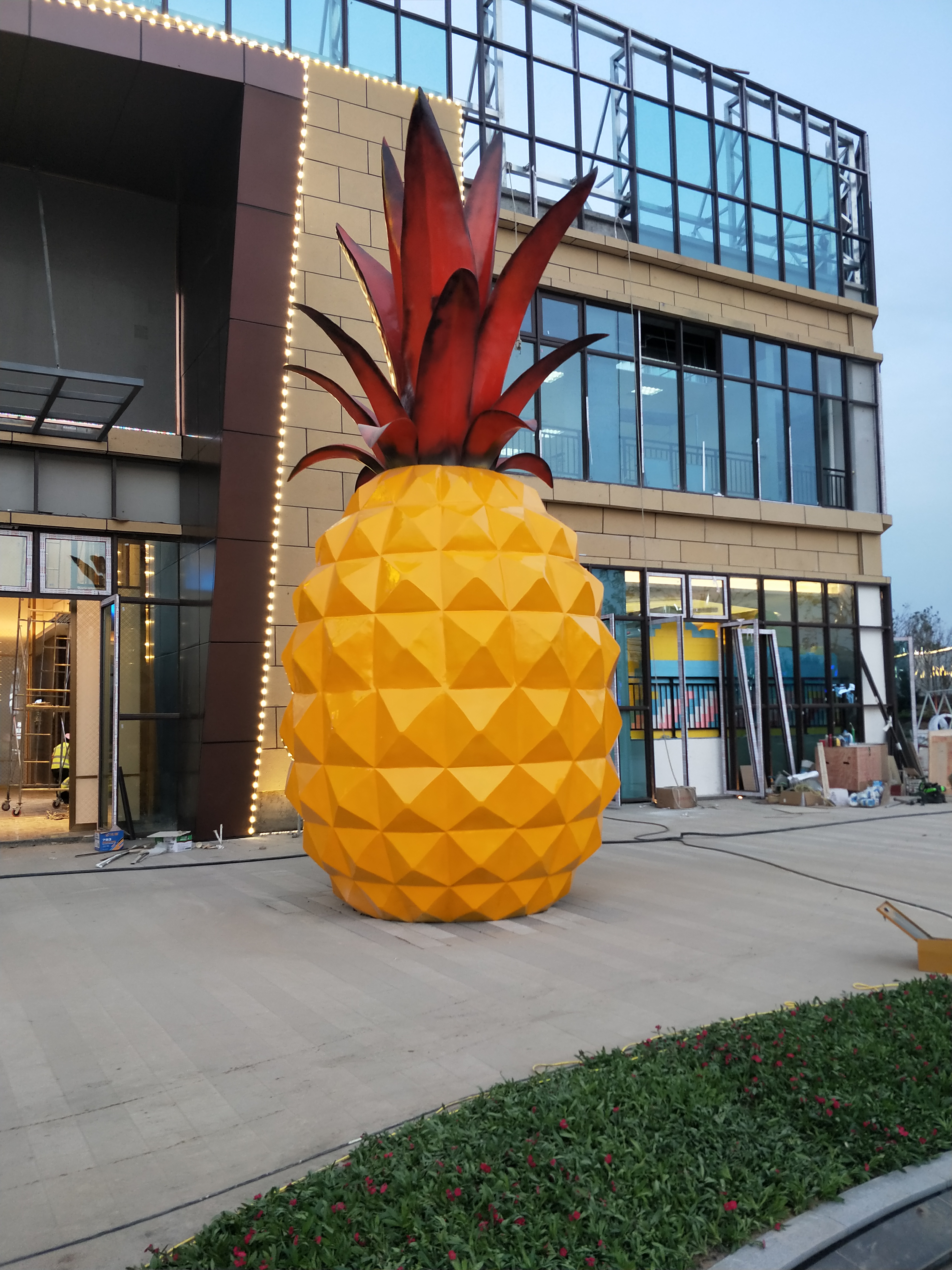 不锈钢地产雕塑