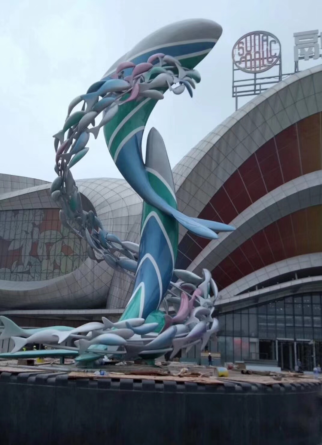 不锈钢地产雕塑