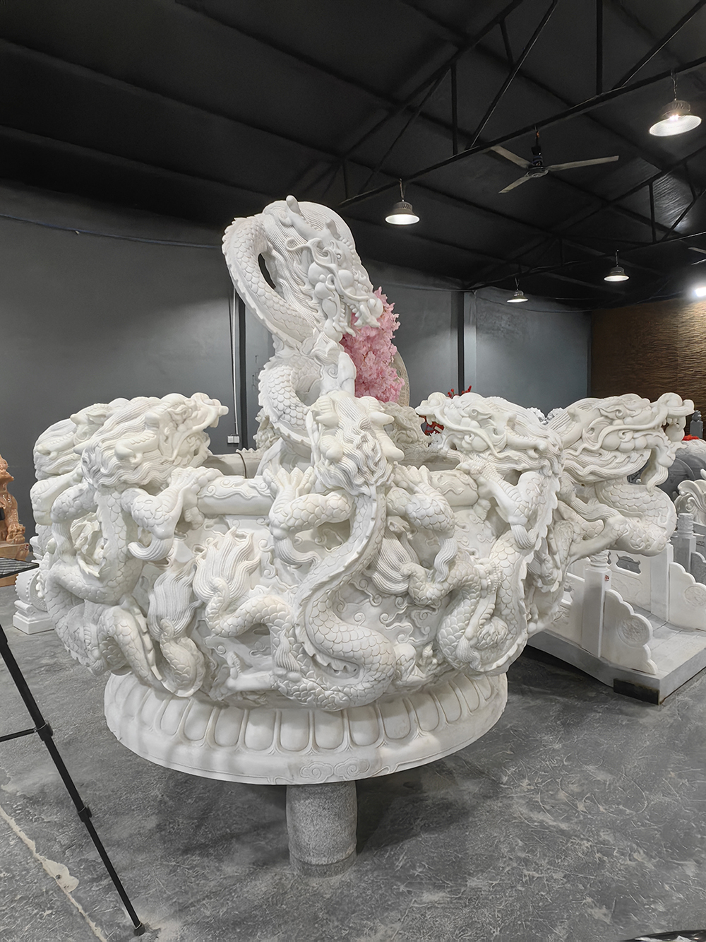 汉白玉九龙缸雕塑