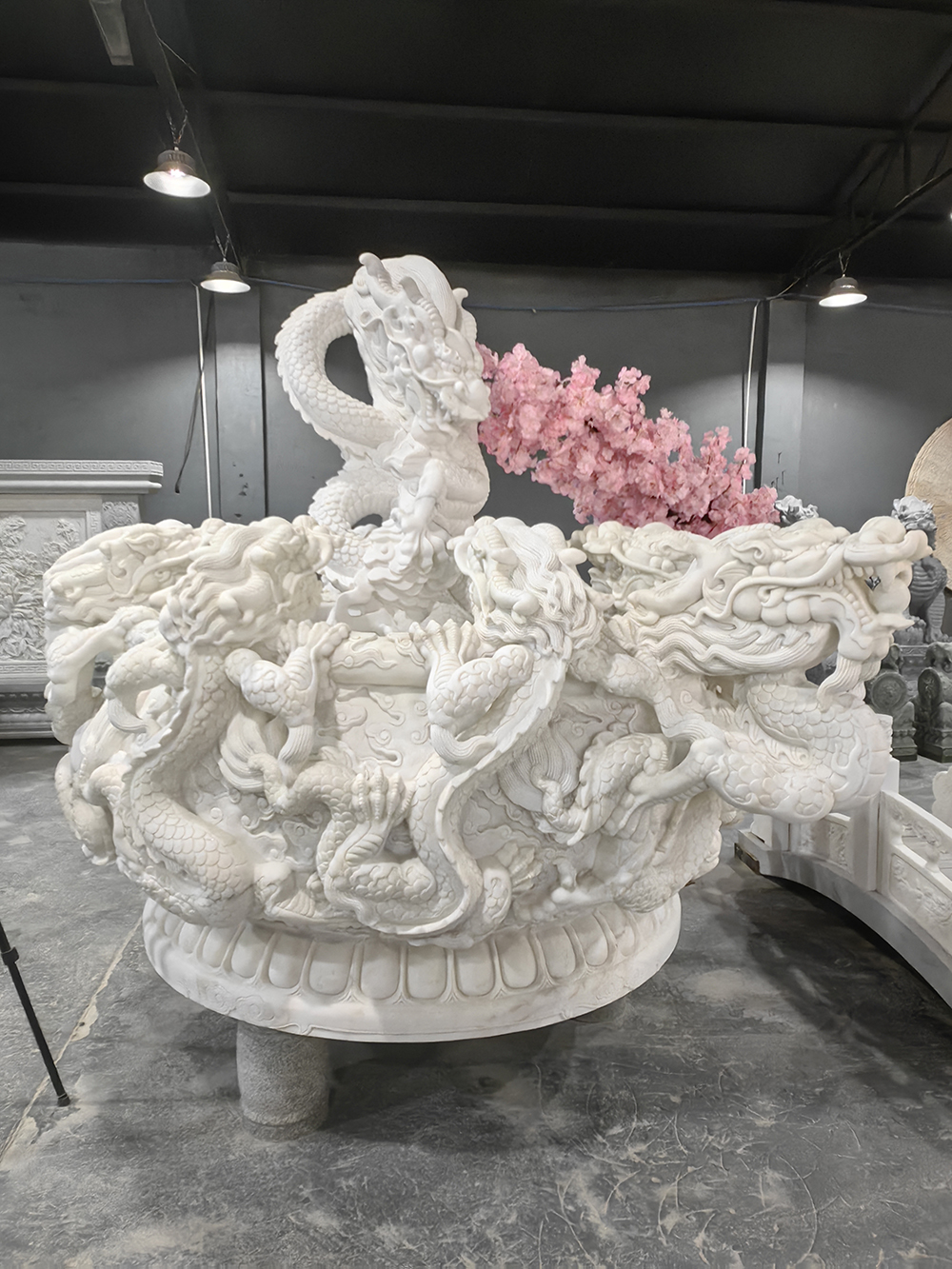 汉白玉九龙缸雕塑