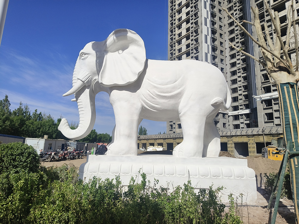 新疆喀什六米高汉白玉大象